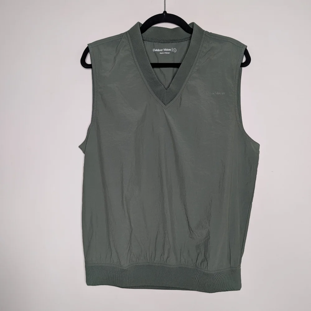 Outdoor Voices Men’s Sleeveless V-Neck Wind Vest | Recycled Nylon Small